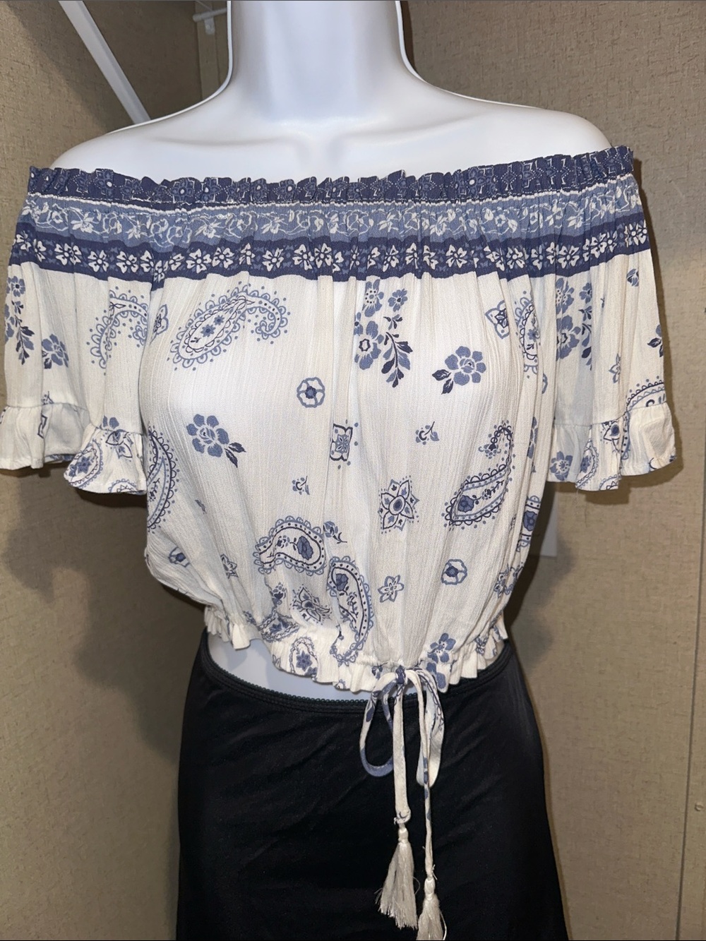 Ocean Drive Women’s Cropped Top with Ruffle Details Size Small